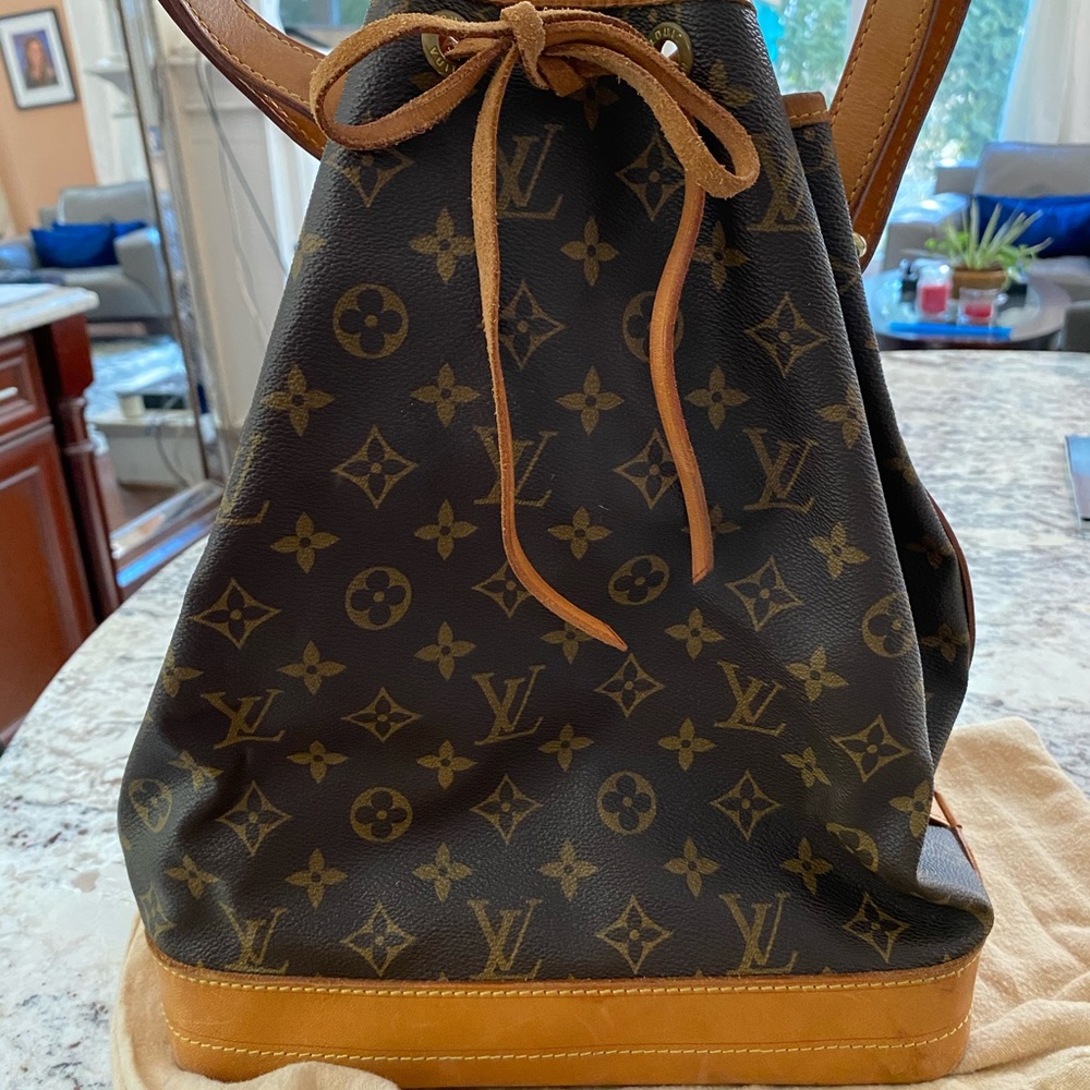 ✨LOUIS VUITTON✨Authentic Monogram Noe ✨